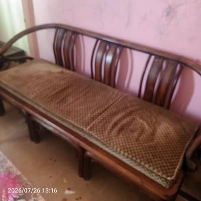 5 seater wooden soft chair for sale