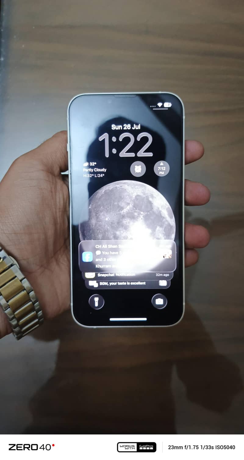 Apple iPhone 13 0