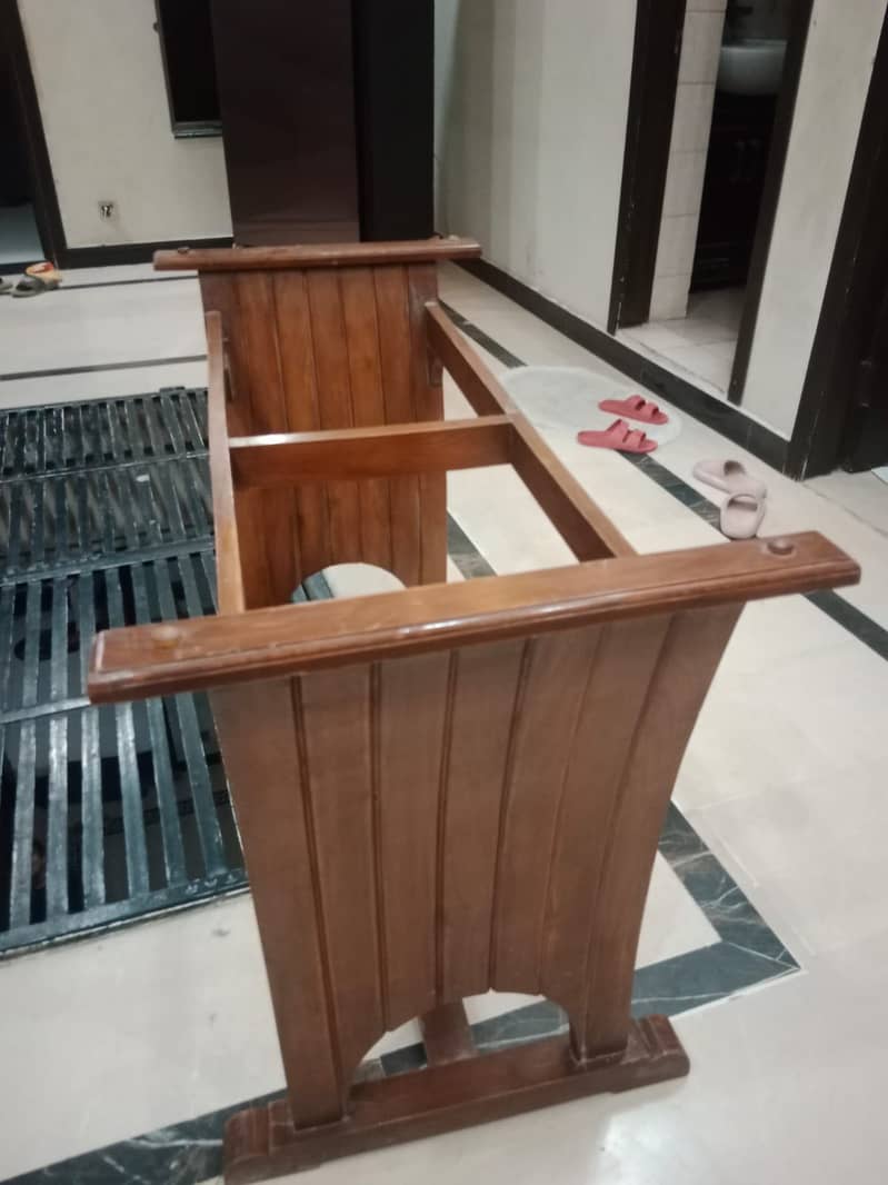 Dining table 0