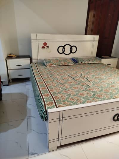 Bed with 2 side tables and dressing table with mirror