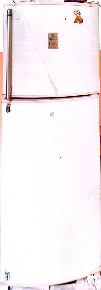Refrigerator in Excellent Condition for Sale!