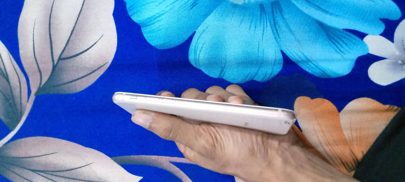 Apple iPhone 8 3