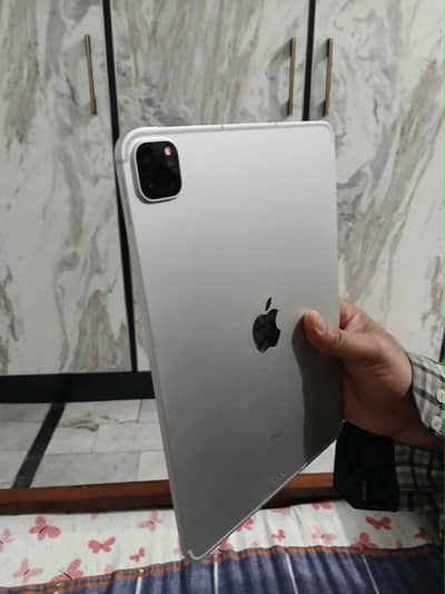 Apple iPad Pro 11-inch M1 (2021) 3rd Gen - 128GB - Box & Accessories