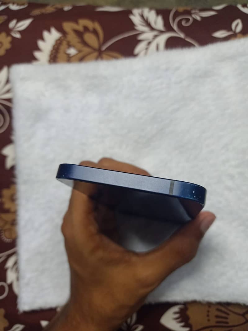 Apple iPhone 12 3