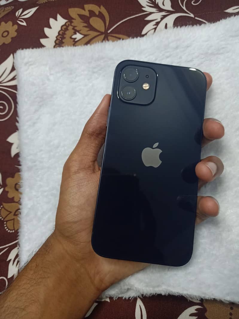 Apple iPhone 12 4