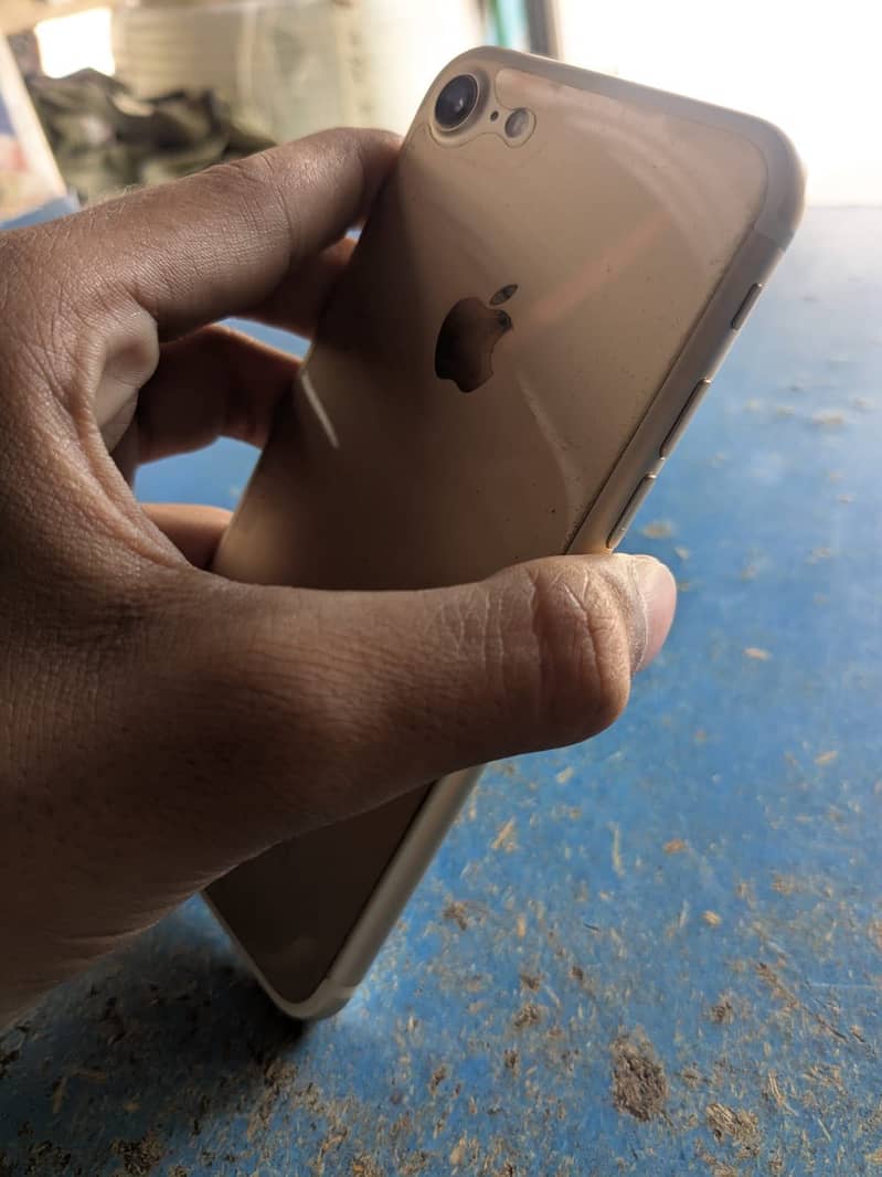 Apple iPhone 7 7