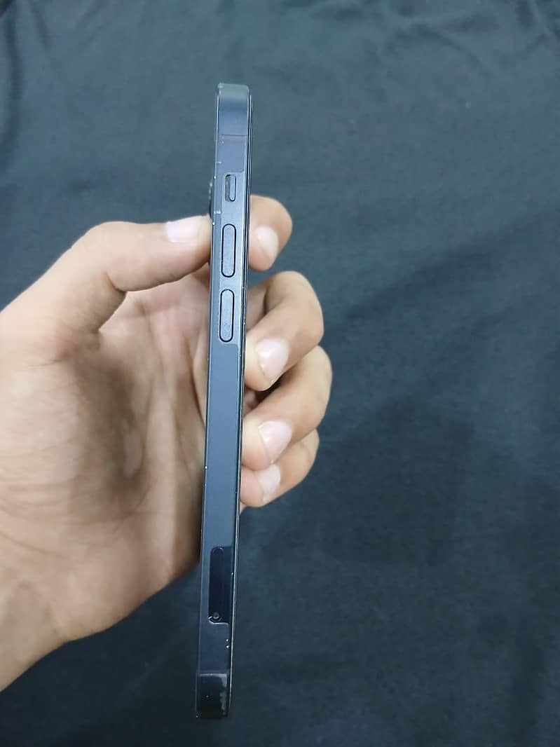 Apple iPhone 12 4