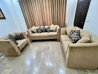 7 Seater Luxury Sofa Set in Excellent Condition