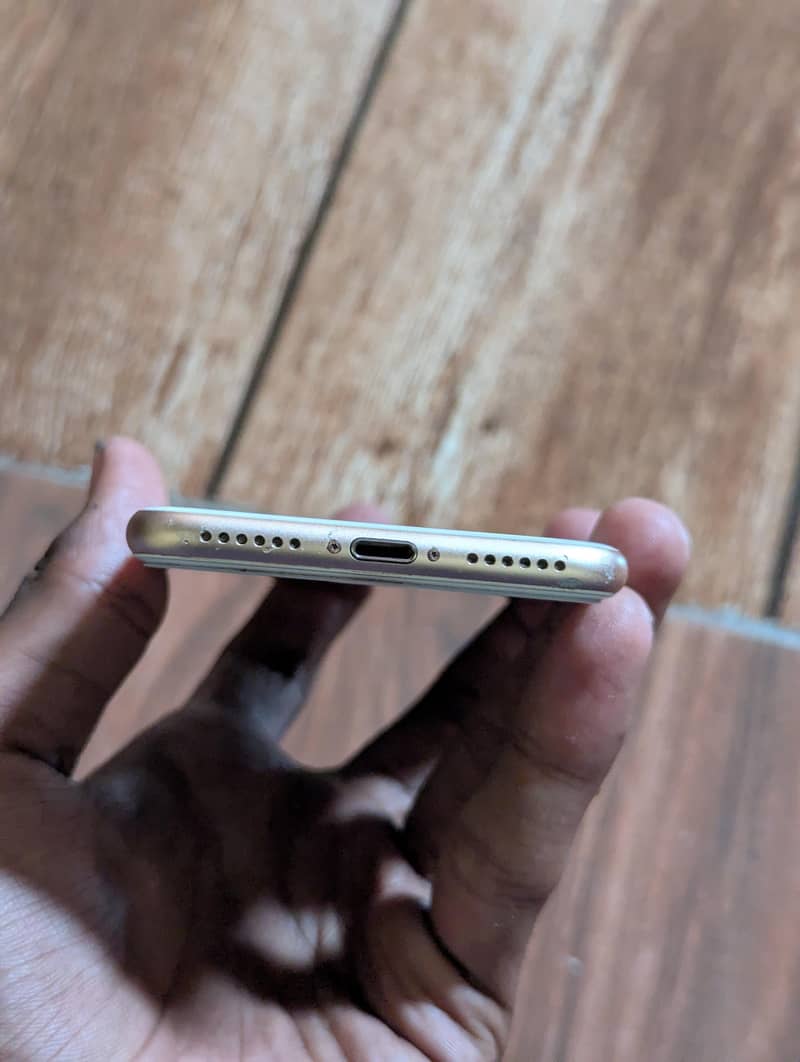 Apple iPhone 8 5