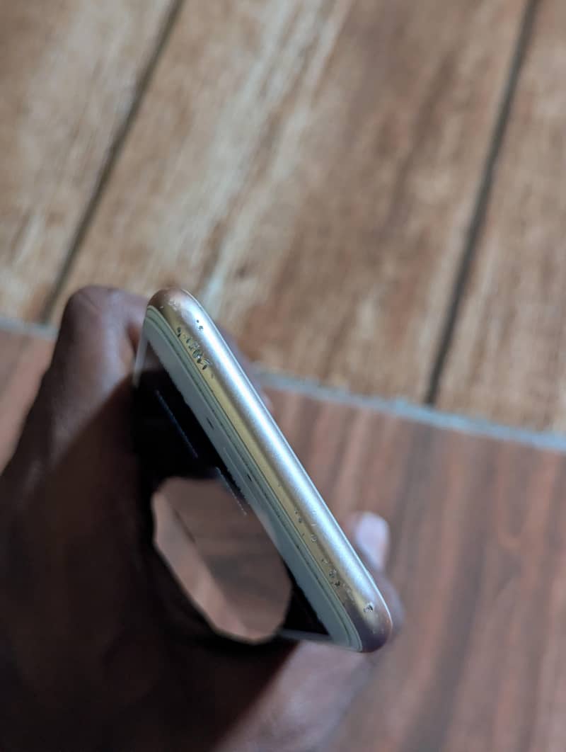 Apple iPhone 8 6