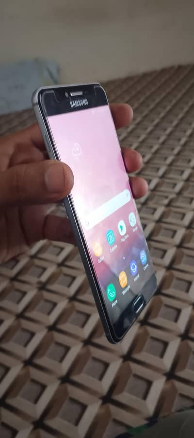 Samsung Mobile C7 4/64 pta approved screen me thora shade hai