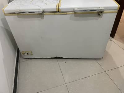 100% working fridge and freezer for sale.