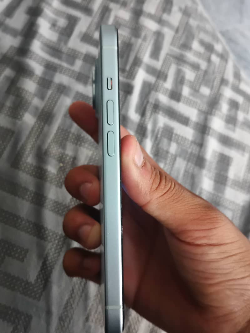 Apple iPhone 15 11