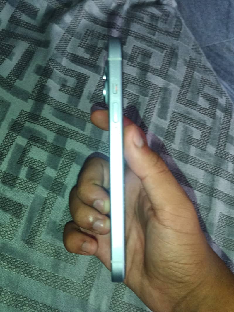 Apple iPhone 15 14