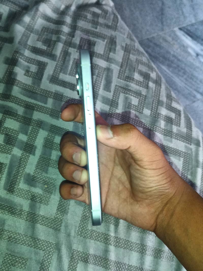Apple iPhone 15 15