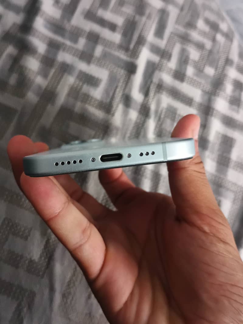 Apple iPhone 15 16