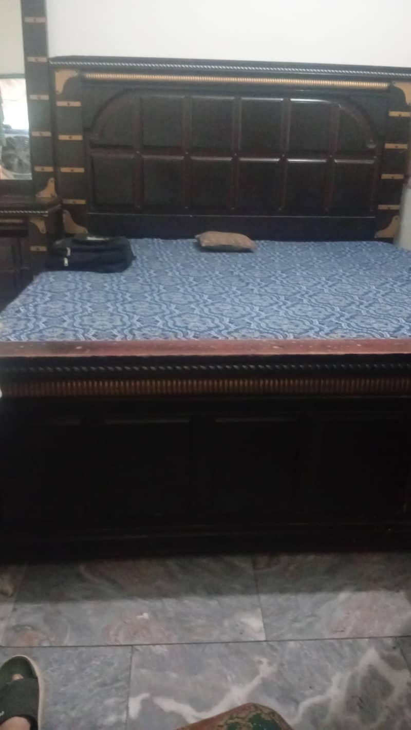 Bed showcase dressing table for sell 2