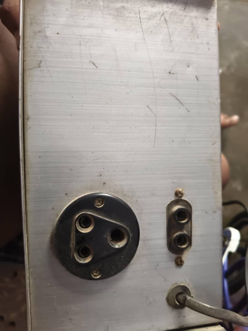 Union Stabilizer 3450 watts. 1