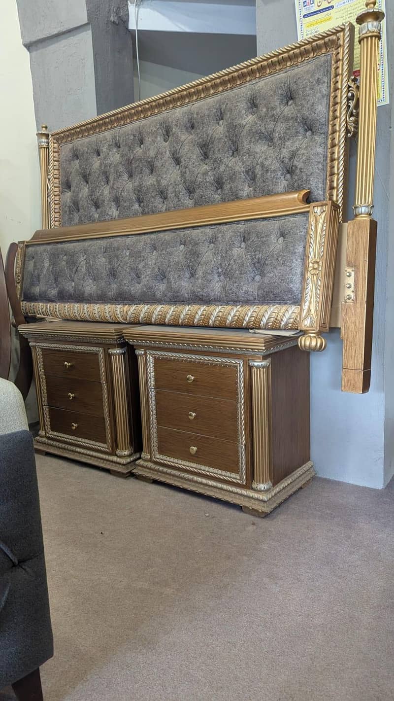 Bed with Side Tables 0