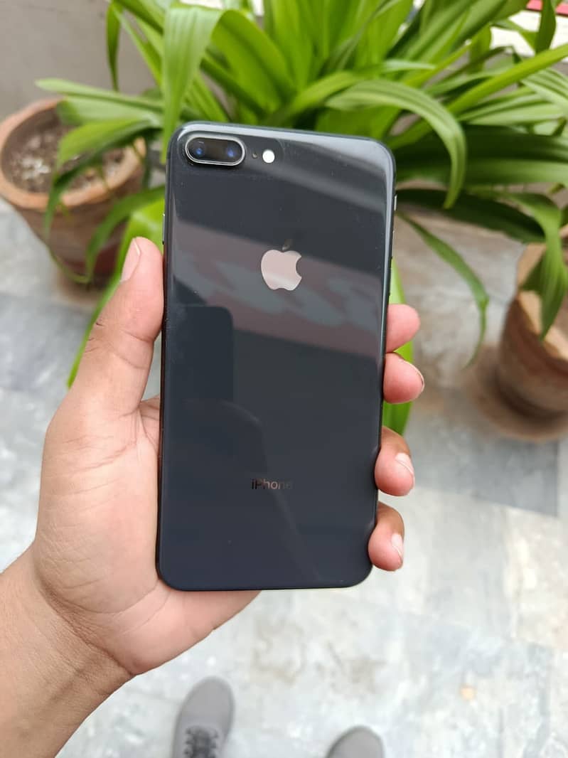 Apple iPhone 8 Plus 0