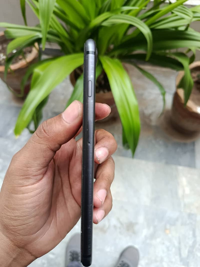 Apple iPhone 8 Plus 2