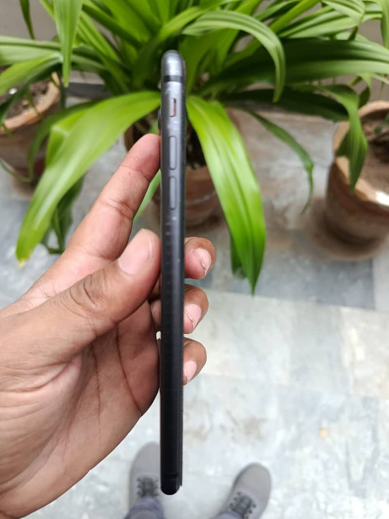 Apple iPhone 8 Plus 3