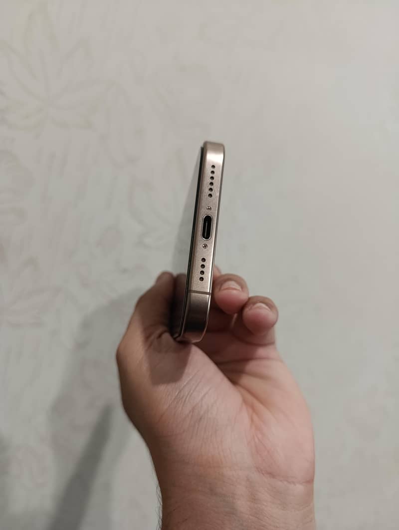 iPhone 16 pro max 1