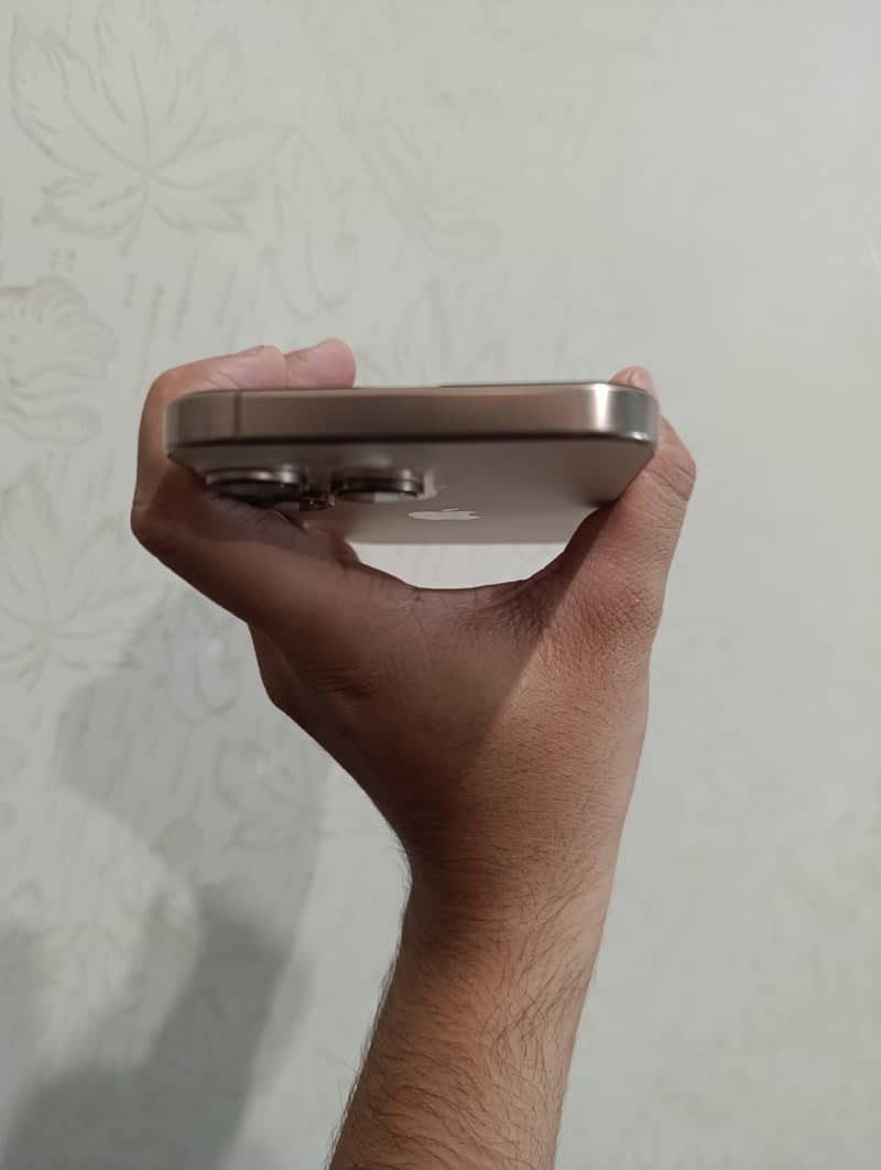 iPhone 16 pro max 2