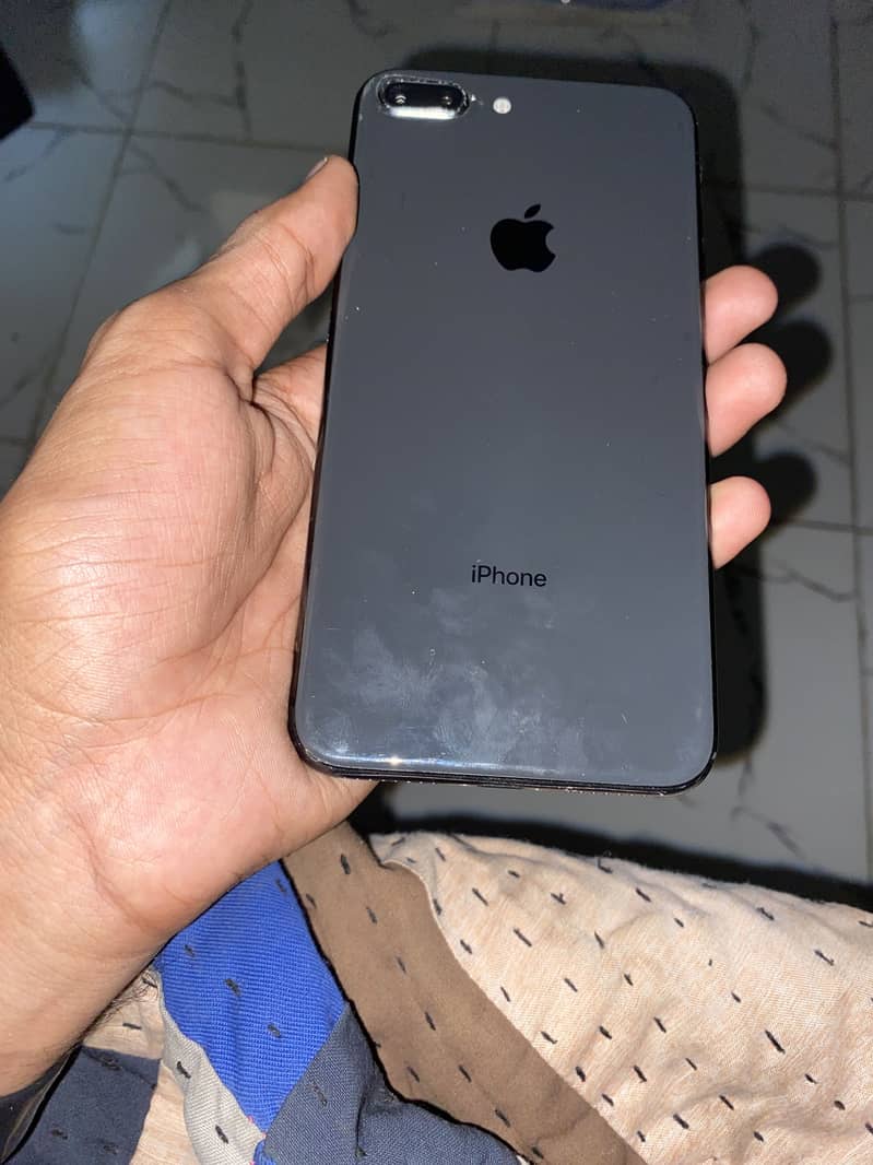 Apple iPhone 8 Plus 2