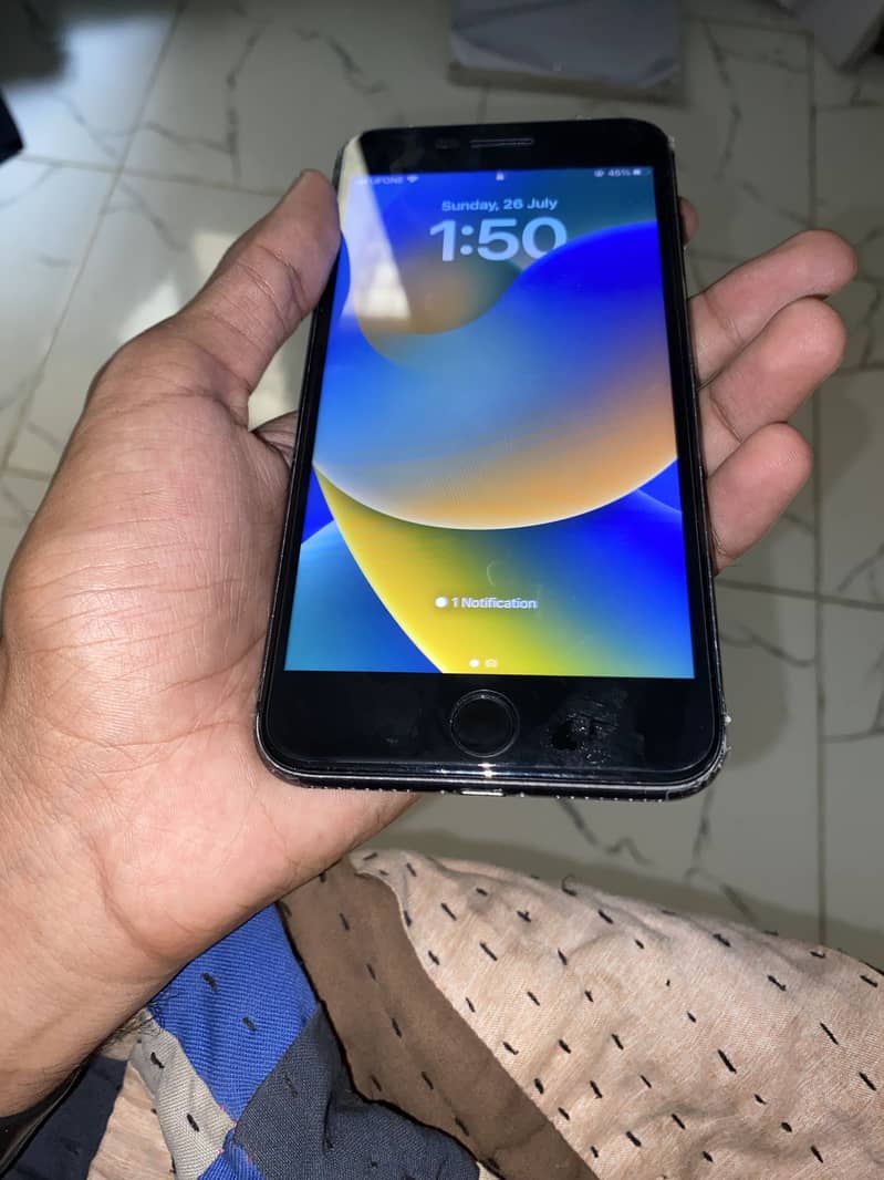 Apple iPhone 8 Plus 3