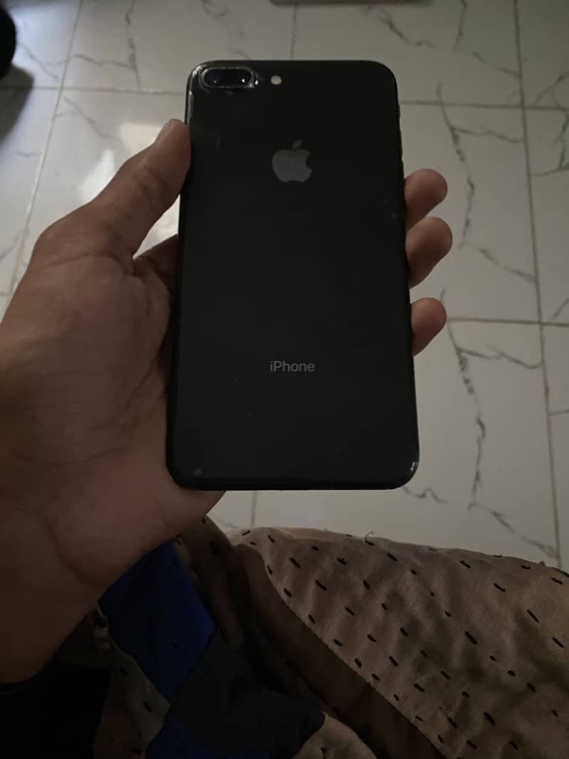 Apple iPhone 8 Plus 4