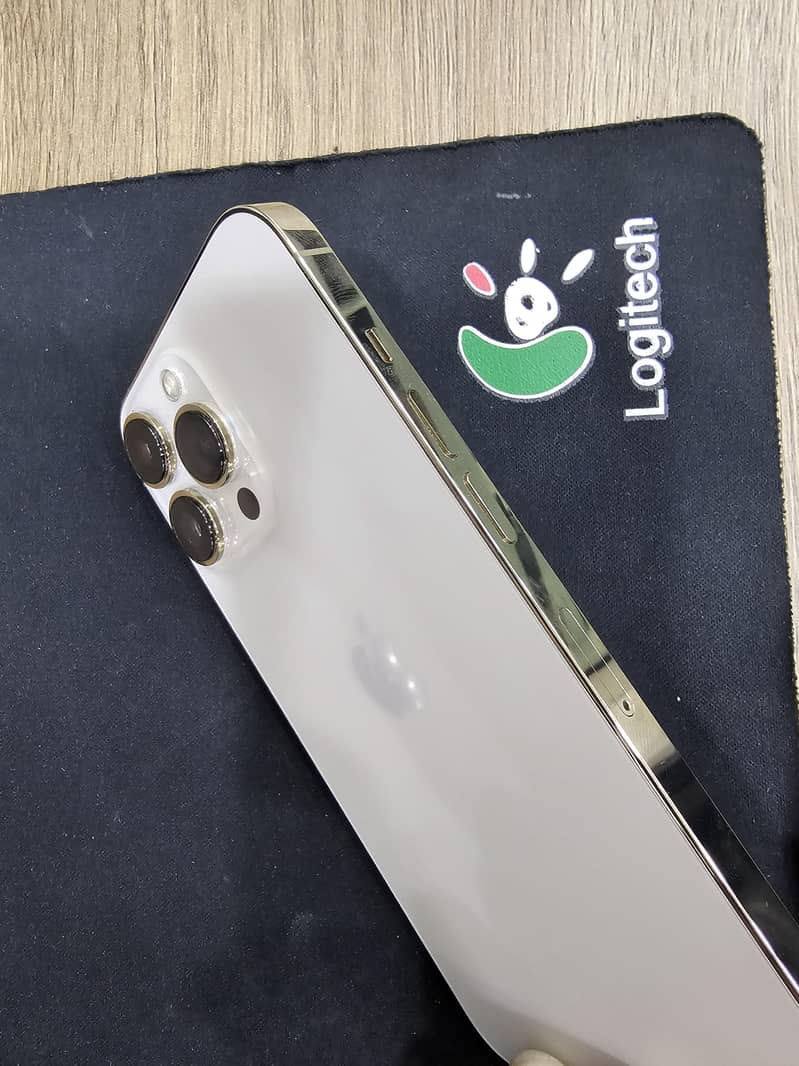 Apple iPhone 13 Pro 2