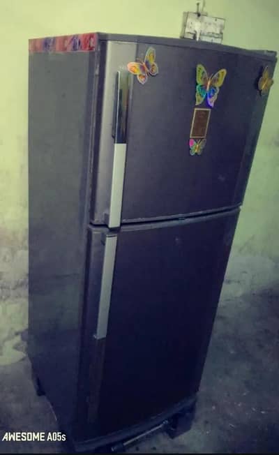 fix rate ha only  Dawlance Fridge medium size Neat clean Totel genuine