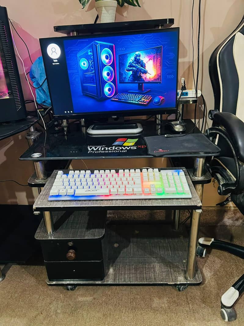 Computer table 0