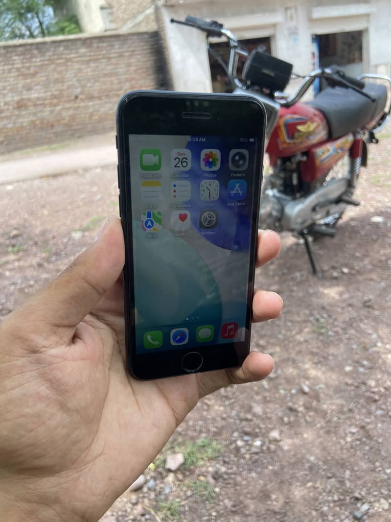Apple iPhone SE 6