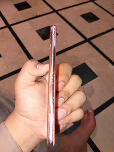 Sharp Aquos R2