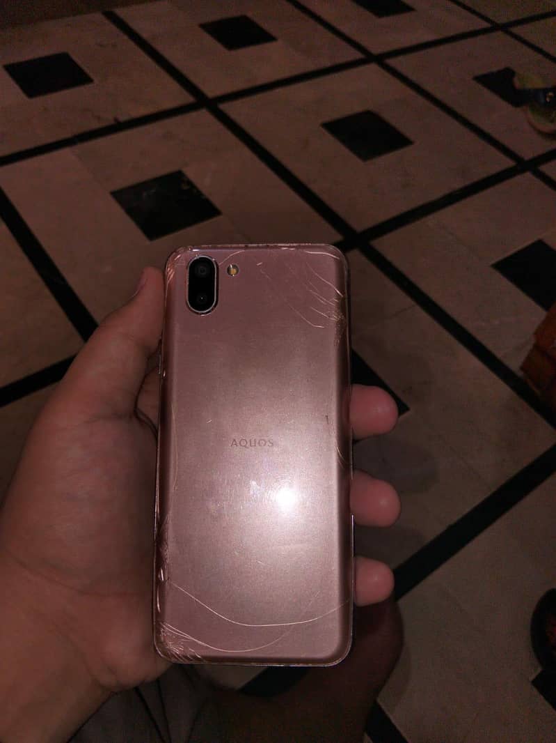 Sharp Aquos R2 1