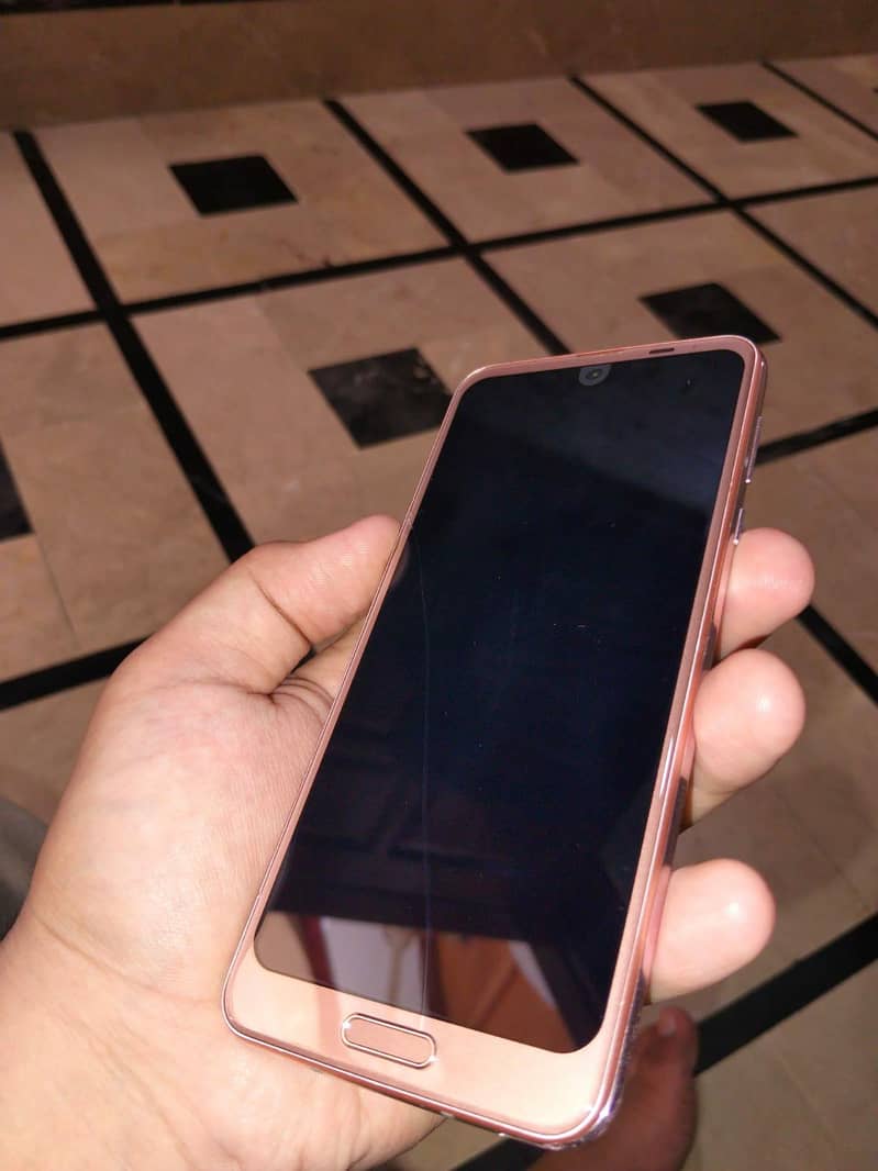 Sharp Aquos R2 3