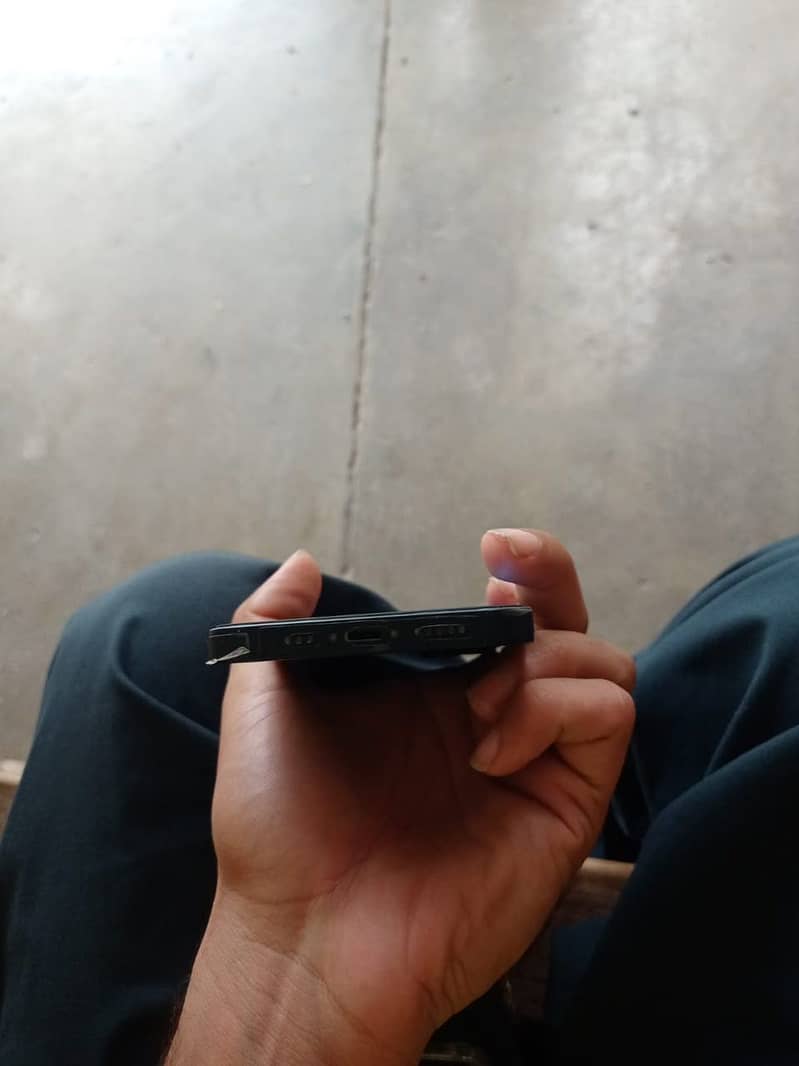 Apple iPhone 13 0