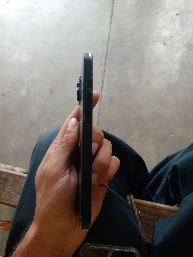 Apple iPhone 13 1
