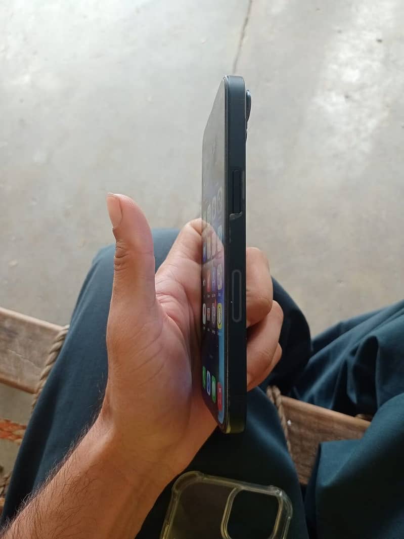 Apple iPhone 13 2