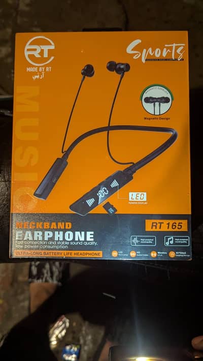 RT Neckband