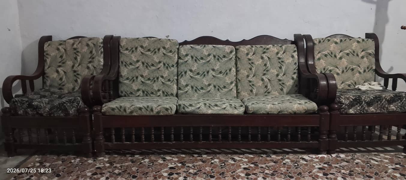 5 seeter sofa 0