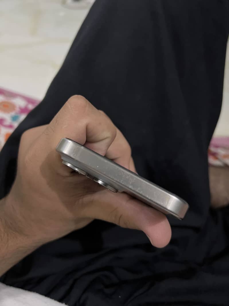 iPhone 15 pro max 2