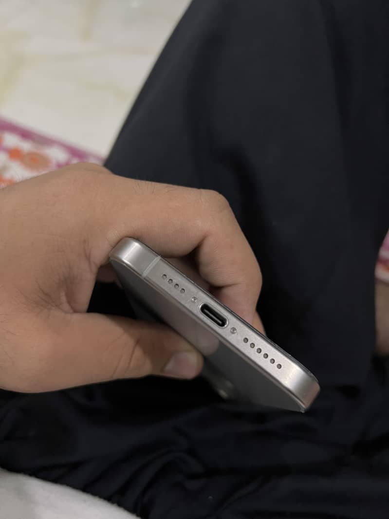 iPhone 15 pro max 3