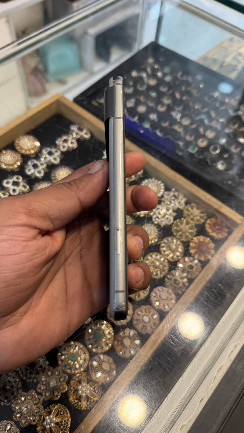 Google Pixel 8 4