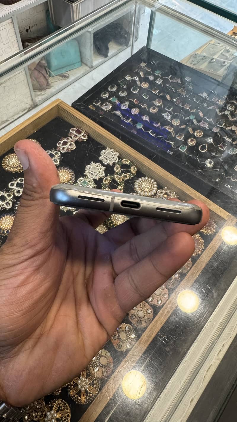 Google Pixel 8 5