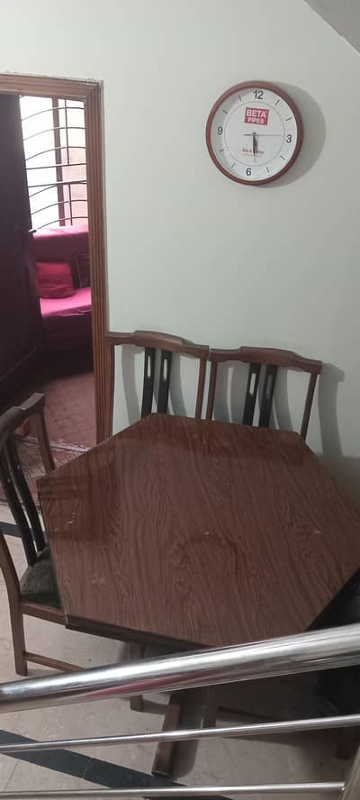 wood diningtable