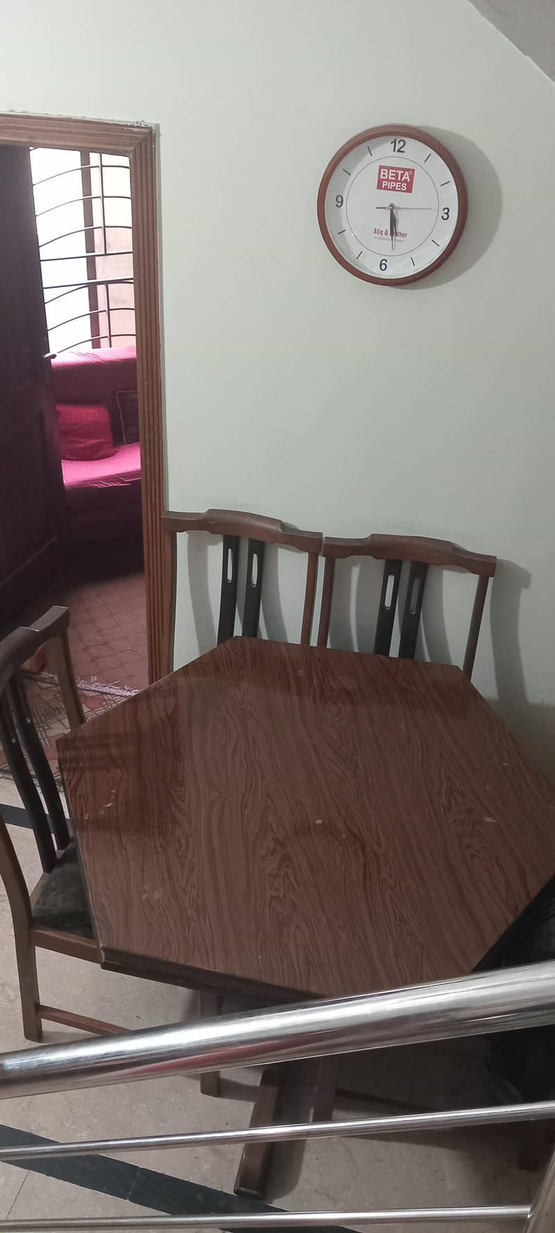 wood diningtable 0