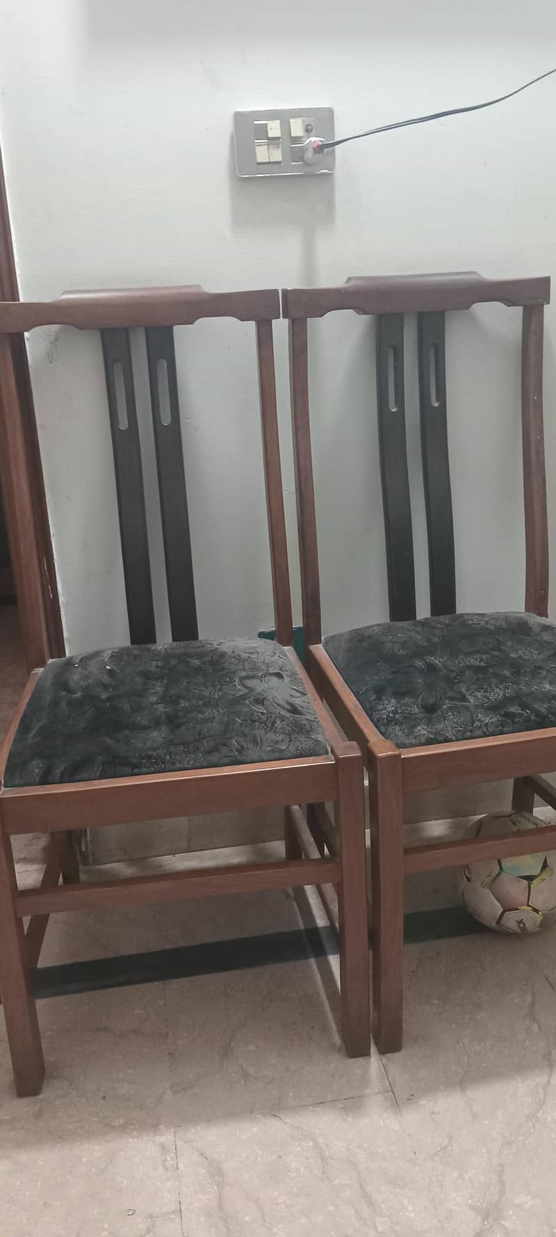 wood diningtable 1